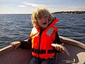 Ossian med sin f�rsta fisk. Glad :)