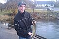 Manne med en liten rackare, hans f�rsta jerkbait g�dda. 1KG. Bete: Skitm�rten Buster Jerk